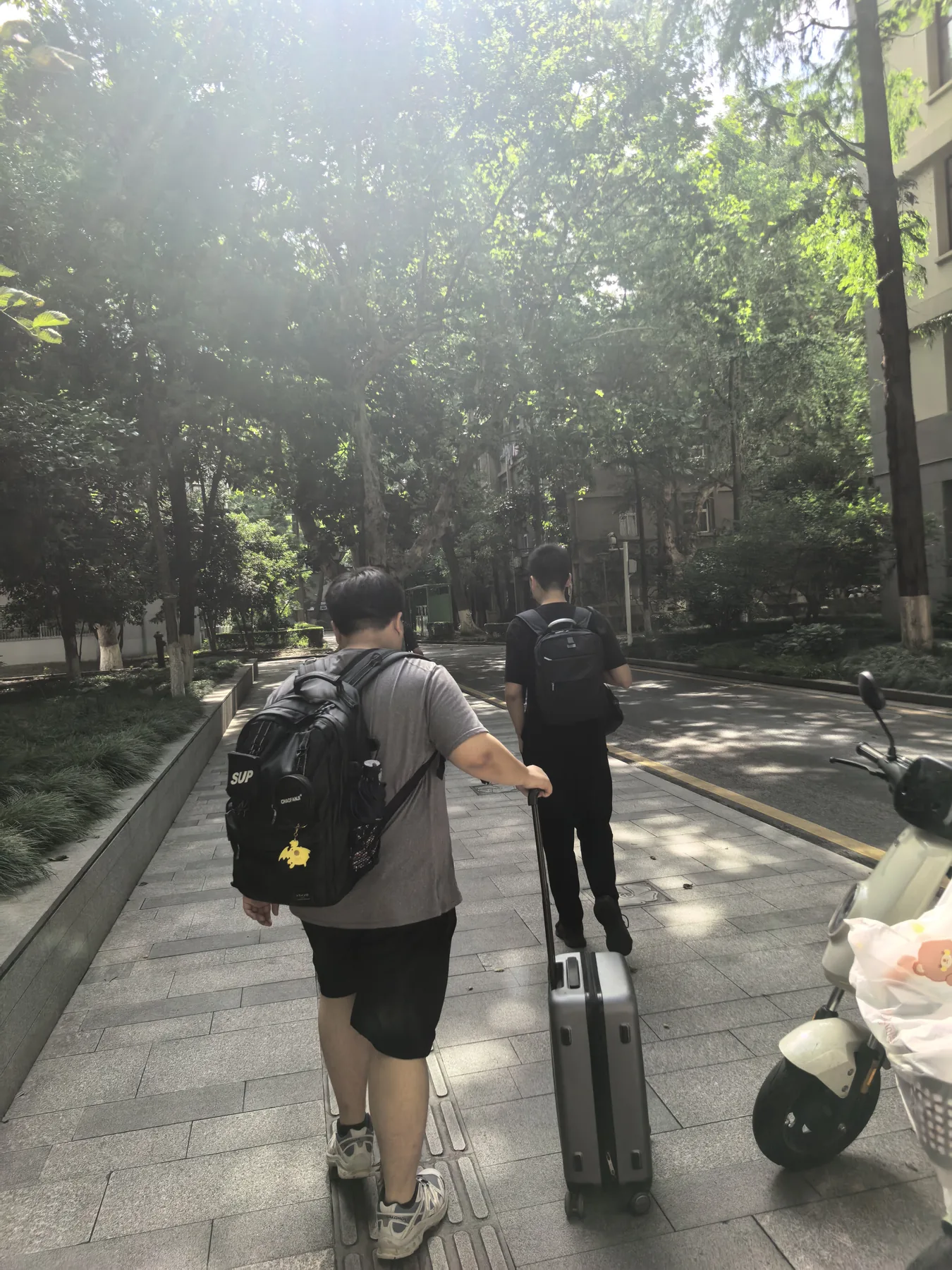 苏州南京大学,团队携带调研资料出发,开启江苏段运河文化行走。