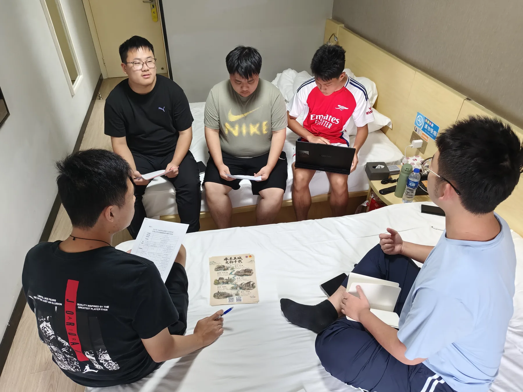常州驻地,团队整理材料并明确常州段的调研问题。