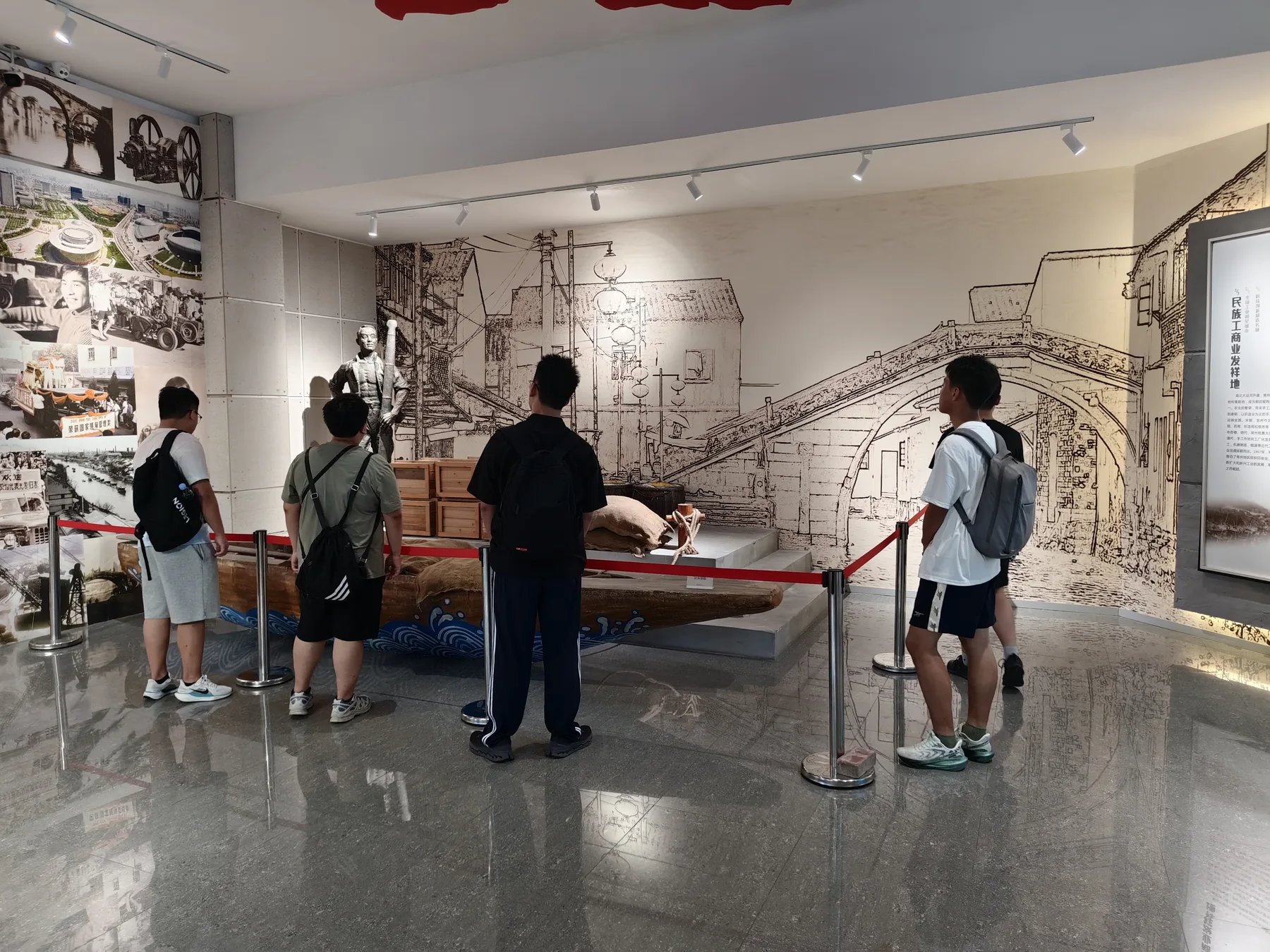 常州运河五号,展馆模型呈现厂区、河岸与工业生产空间的关系。