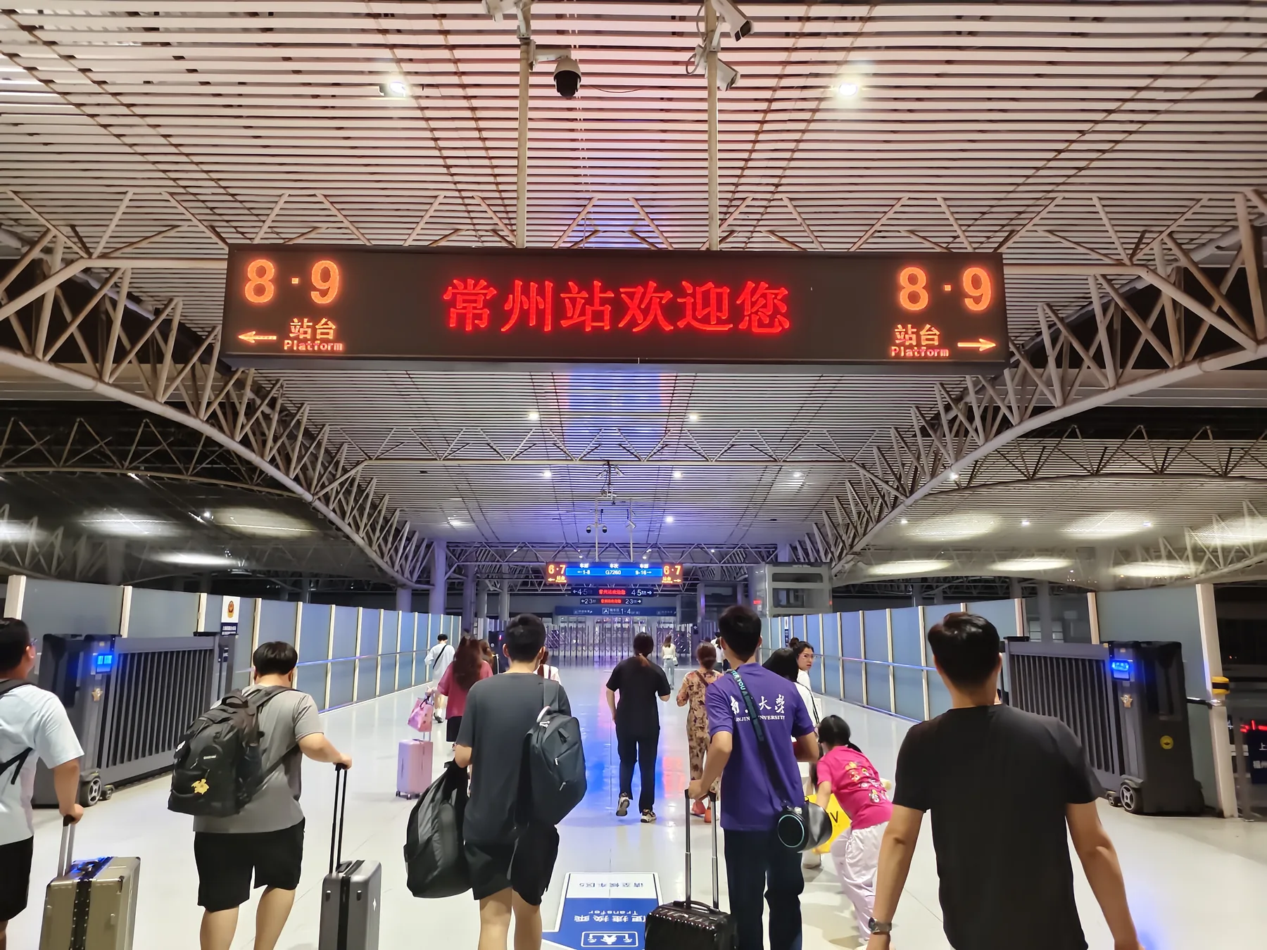 常州常州站，站台转场记录沿线实践路线的中段节点。
