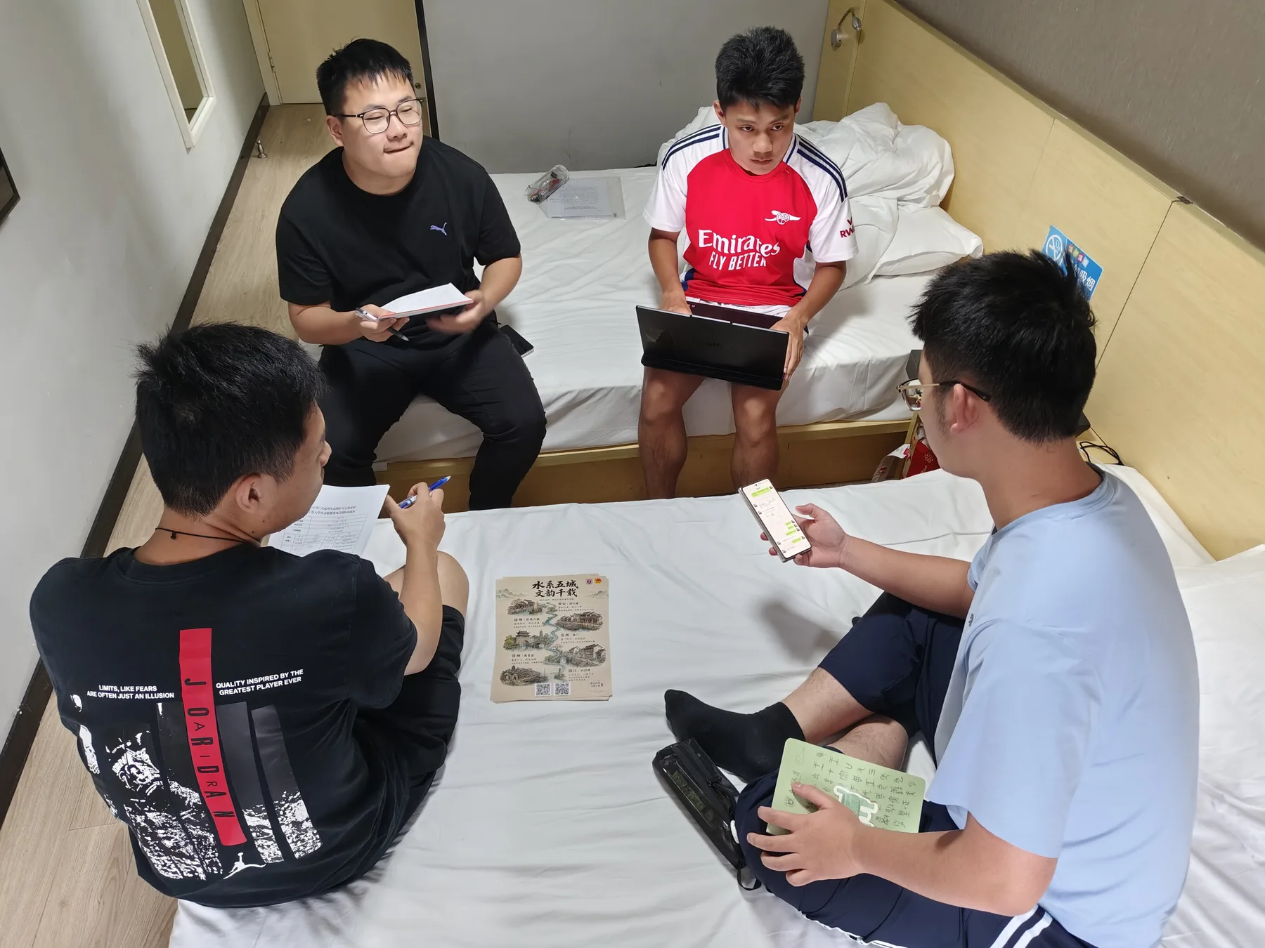镇江驻地,团队梳理苏州、常州所得,并确定江河交汇的观察重点。