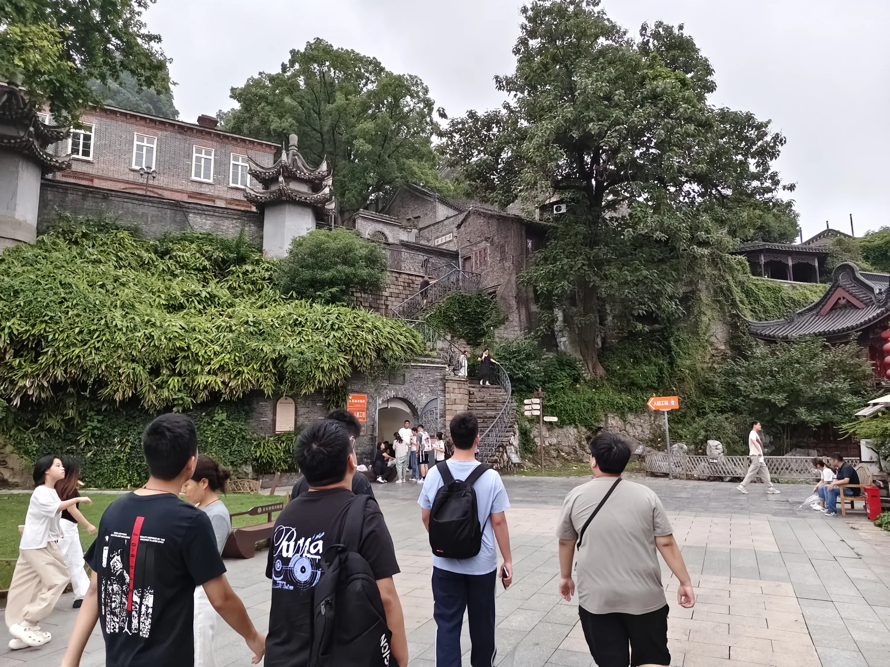 镇江西津渡,沿山地街巷进入古渡历史文化街区。