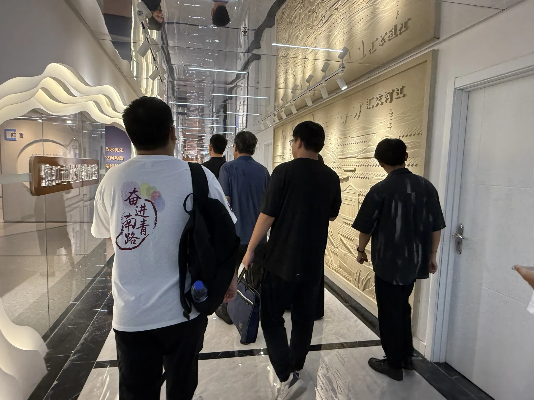镇江镇江市水情教育馆,团队沿水脉、城脉、文脉的展线进入镇江治水史。