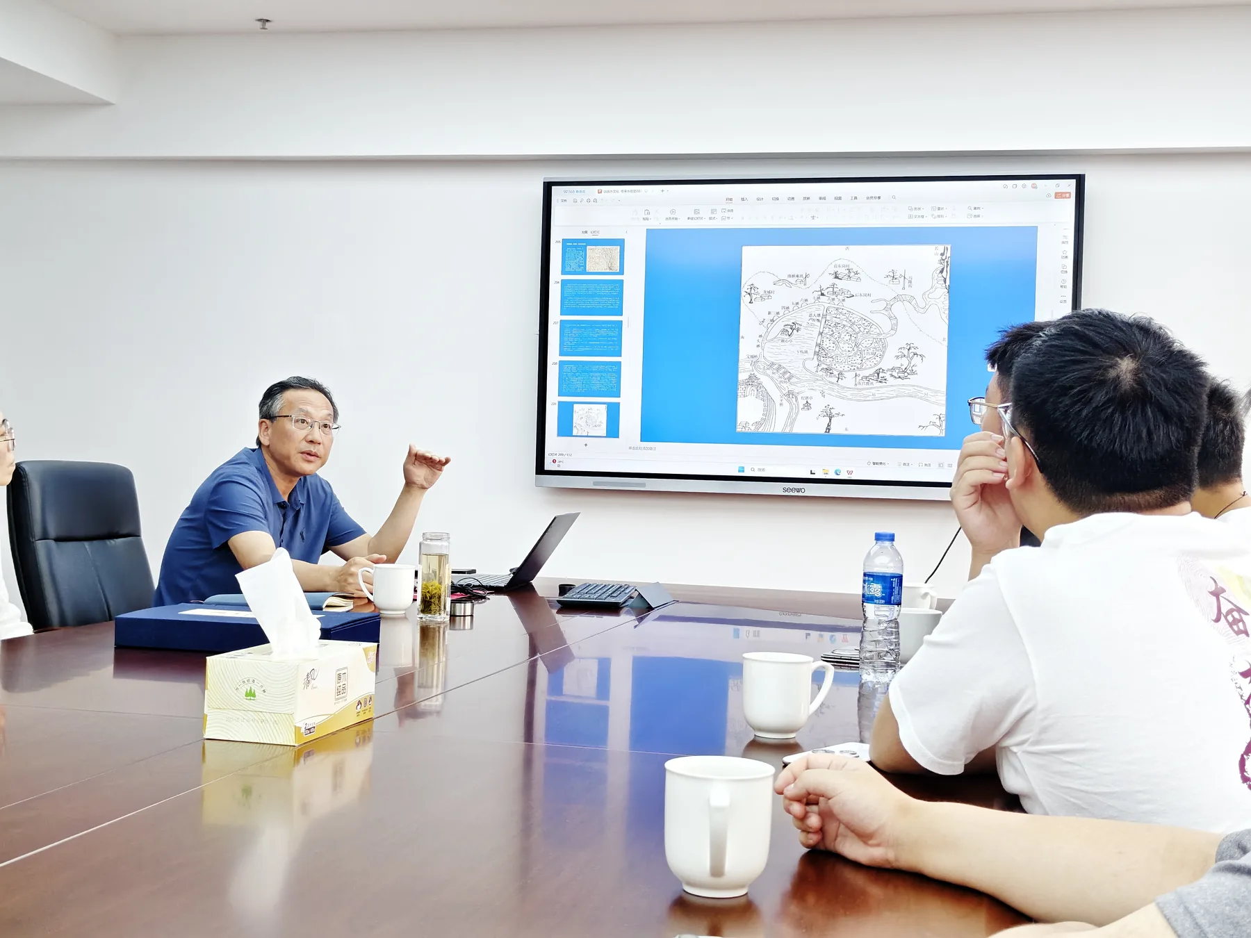 镇江镇江市防汛抗旱指挥调度中心，交流围绕防汛、航运、生态和遗产保护的协同展开。