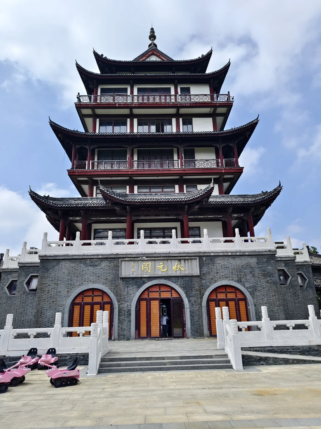 淮安中洲岛，清江浦楼正面临水而立，提示古代漕运核心区的位置。